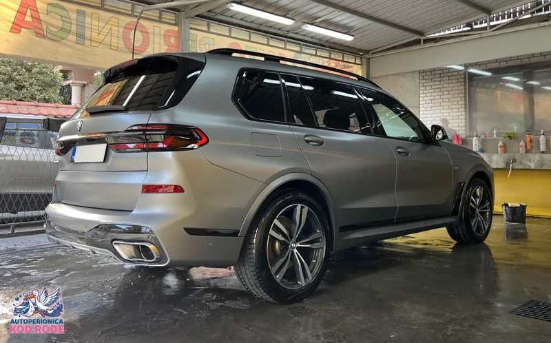 BMW X7 u autoperionici Kod Rode, Šabac
