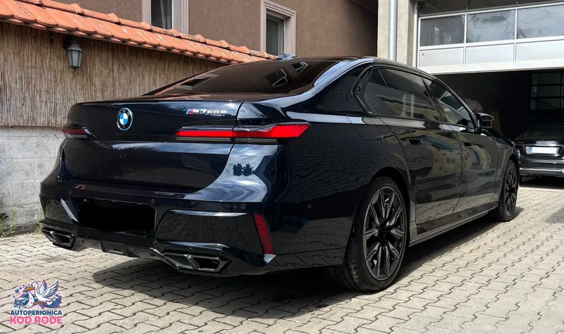 BMW serije 7 posle pranja i poliranja, Šabac