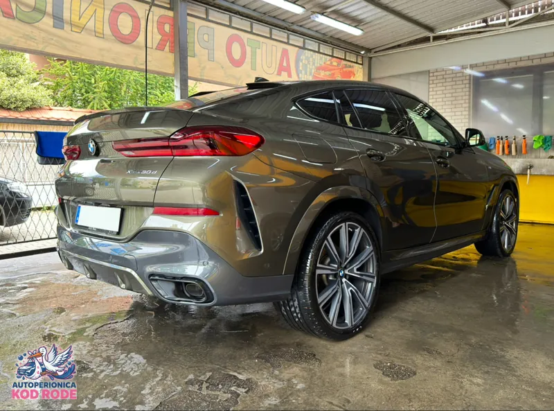 BMW X6 u perionici posle pranja, Šabac