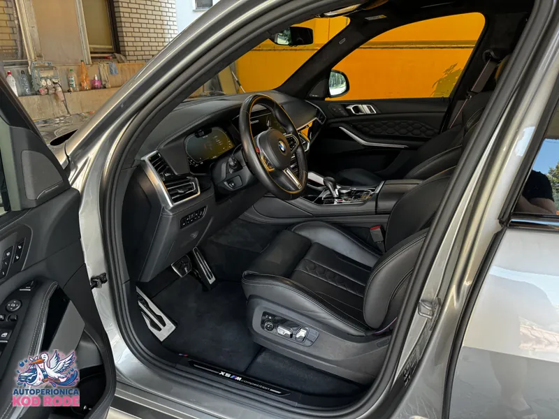 Enterijer BMW X5 M posle osvežavanja, Šabac