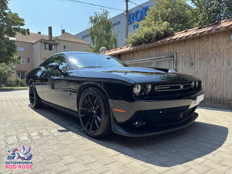 Dodge Challenger posle pranja, Šabac