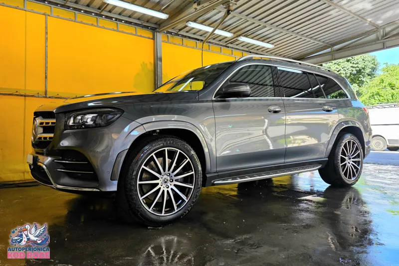 Mercedes GLS u perionici Kod Rode, Šabac